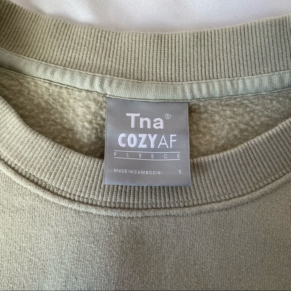 Aritzia TNA Cozy Fleece Perfect crewneck sweartshirt